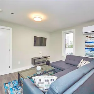  Holiday home Luxury Boutique 2bedroom 3b Canada