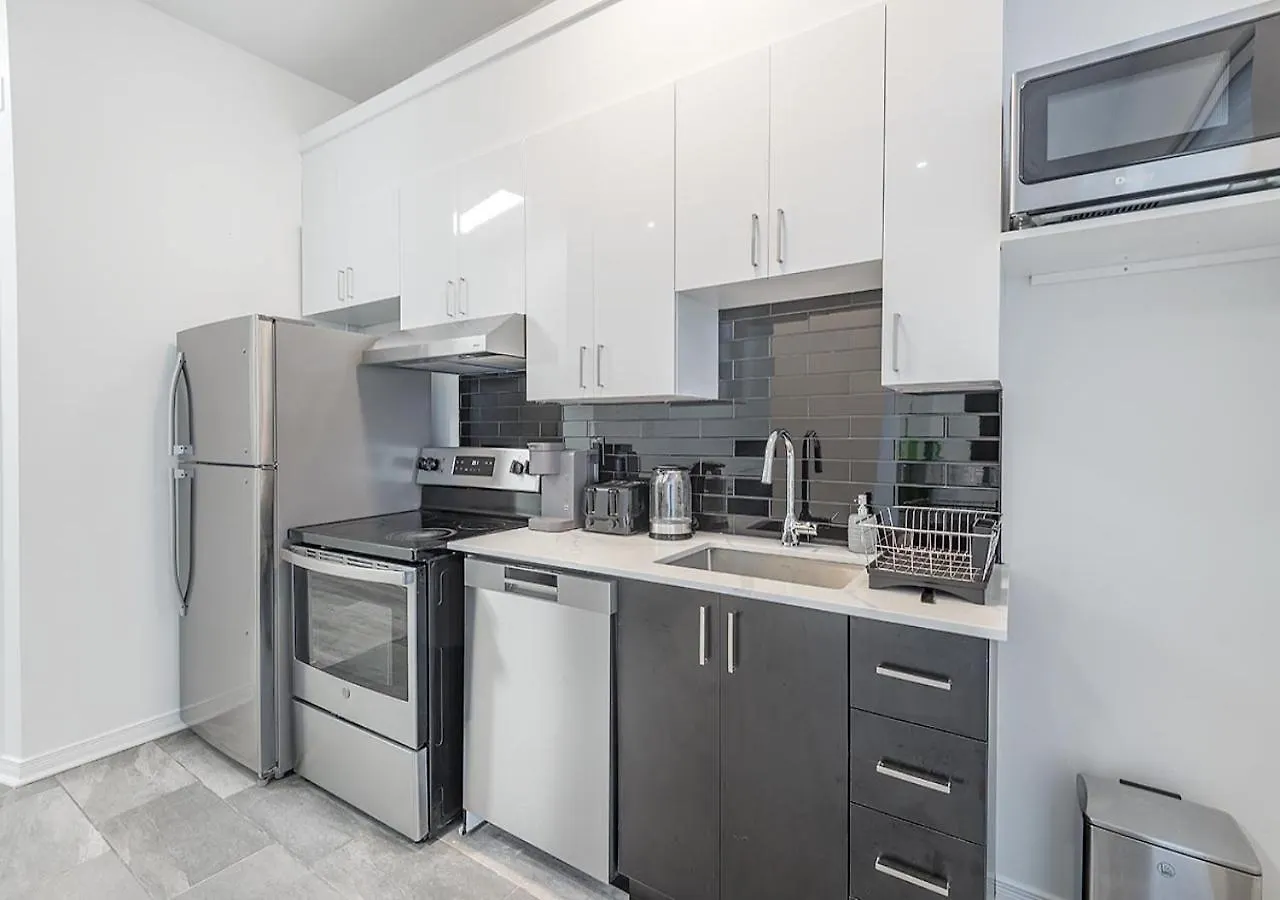 Luxurious 3Bd Apt In Heart Of Downtown Free Parking On-Site 5 Min Walk To Bell Center Montreal