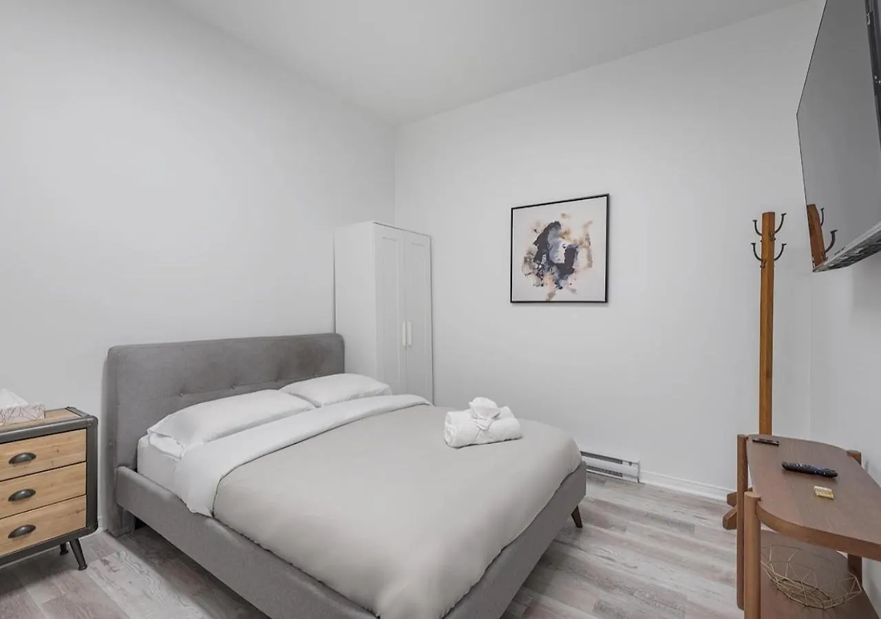 Apartment Luxurious 3Bd Apt In Heart Of Downtown Free Parking On-Site 5 Min Walk To Bell Center Montreal