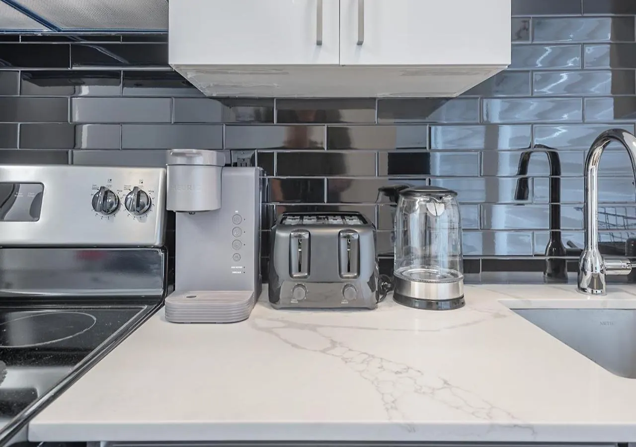 Apartment Luxurious 3Bd Apt In Heart Of Downtown Free Parking On-Site 5 Min Walk To Bell Center Montreal