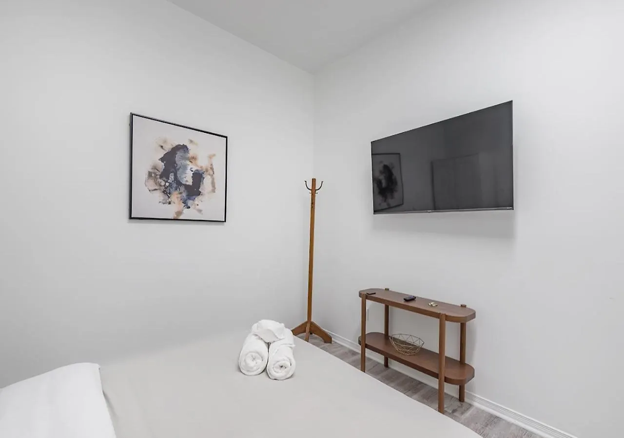 Apartment Luxurious 3Bd Apt In Heart Of Downtown Free Parking On-Site 5 Min Walk To Bell Center Montreal