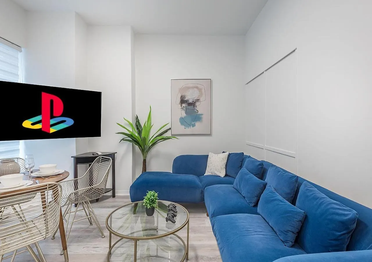 Luxurious 3Bd Apt In Heart Of Downtown Free Parking On-Site 5 Min Walk To Bell Center Montreal Apartment