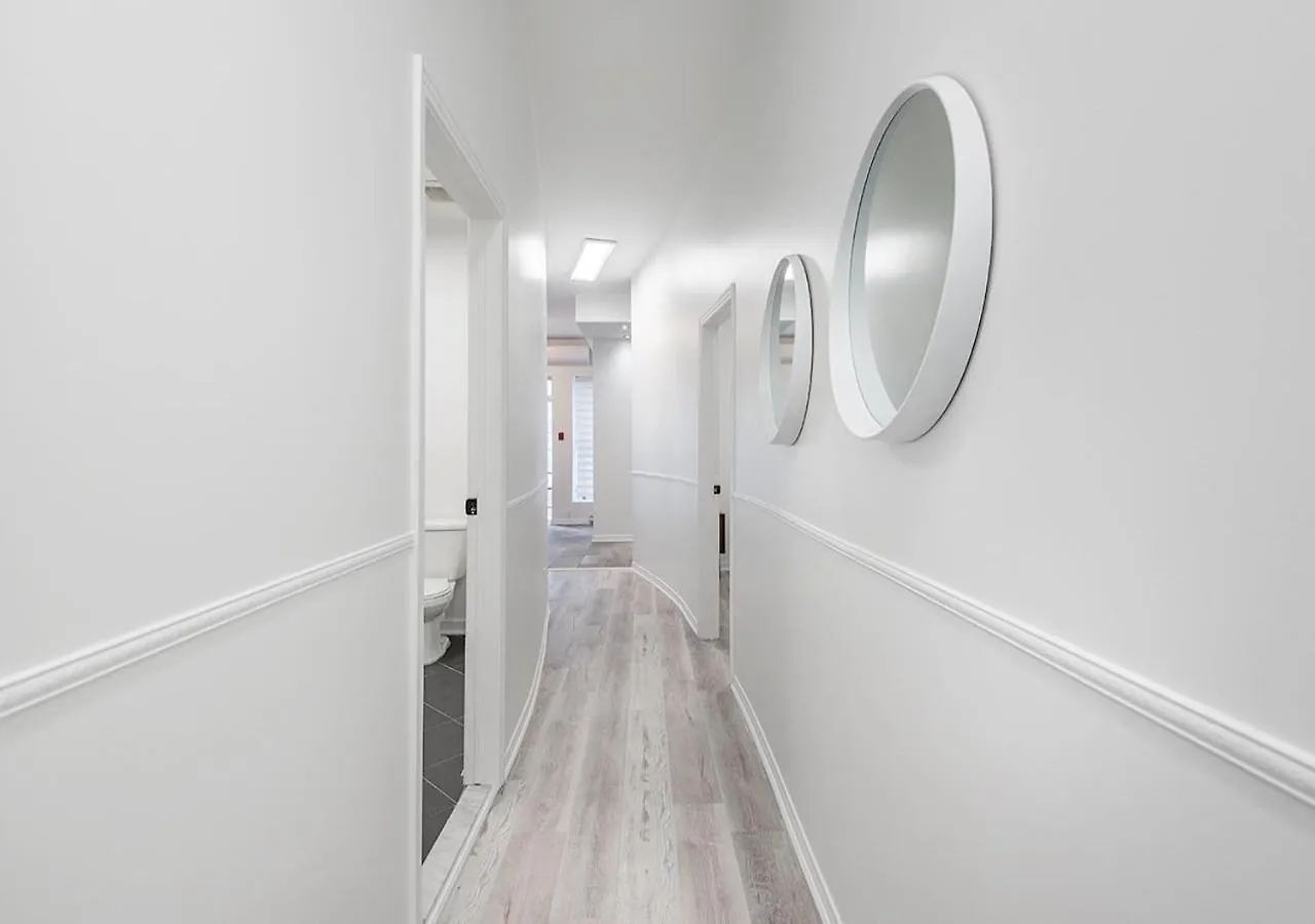 Luxurious 3Bd Apt In Heart Of Downtown Free Parking On-Site 5 Min Walk To Bell Center Montreal Canada