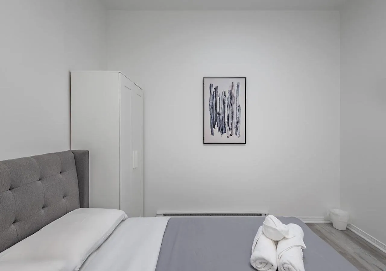Luxurious 3Bd Apt In Heart Of Downtown Free Parking On-Site 5 Min Walk To Bell Center Montreal 0*,