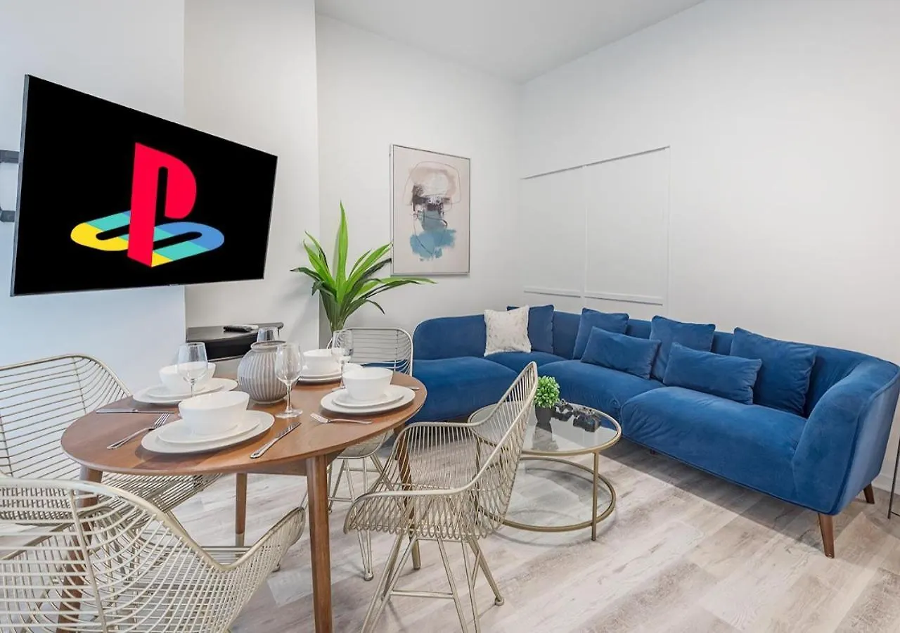 Luxurious 3Bd Apt In Heart Of Downtown Free Parking On-Site 5 Min Walk To Bell Center Montreal